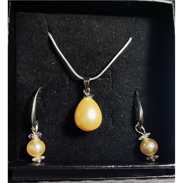 3)  SET OF PEAR SHAPED CREAMY SOUTH