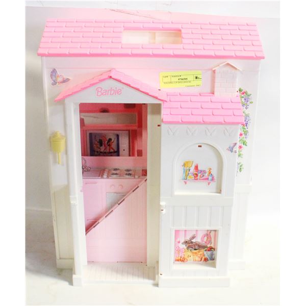 FOLDING UP DOLLHOUSE