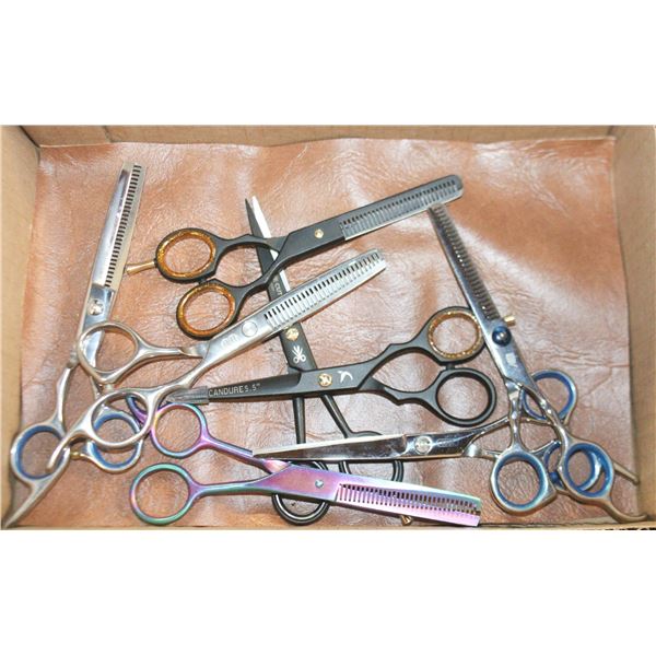 FLAT OF HAIR DRESSER SCISSORS