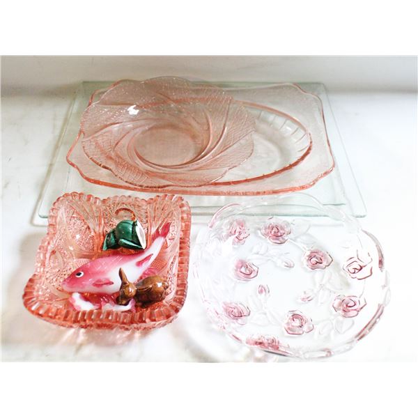 BOX OF VINTAGE GLASSWARE