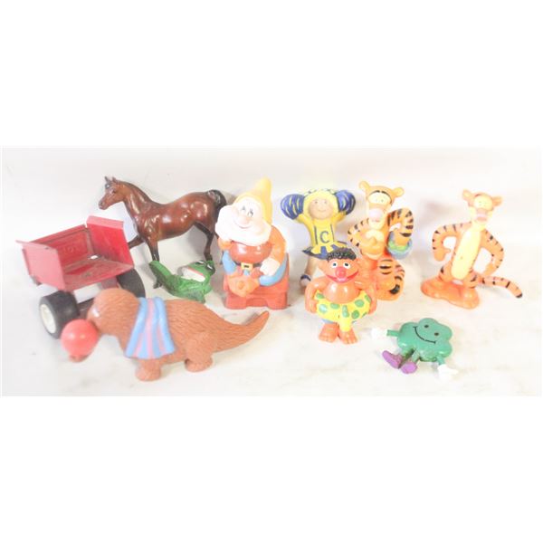 LOT OF VINTAGE TOYS