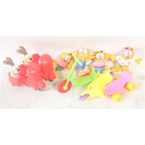 LOT OF VINTAGE TOYS