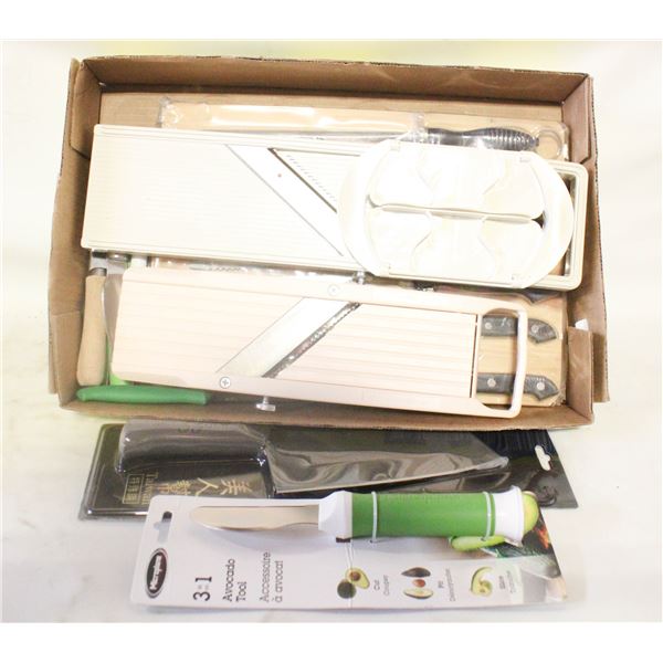 FLAT OF MISC KITCHEN ITEMS