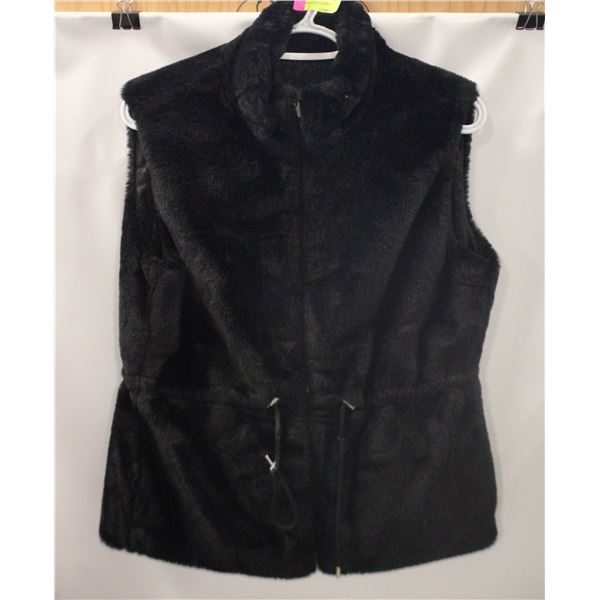LADIES MED GUESS FUZZY VEST JACKET