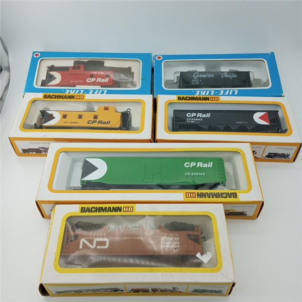 Lot of HO Scale Model Train Cars Rolling Stock in Box