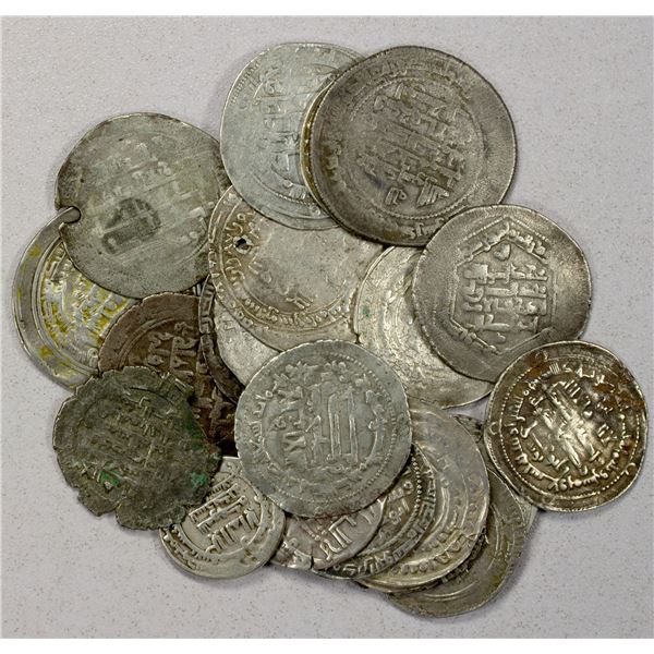 MEDIEVAL ISLAMIC: LOT of 22 silver dirhams