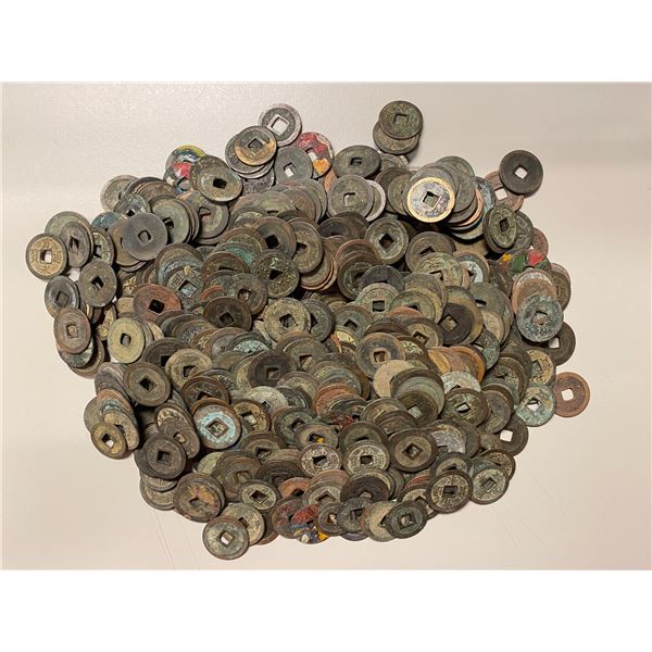 JAPAN: LOT of 629 coins