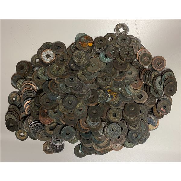 JAPAN: LOT of 567 coins