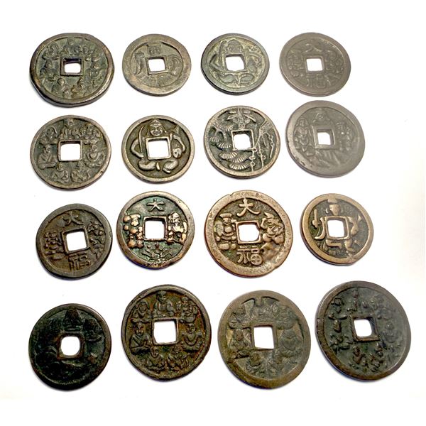 JAPAN: LOT of 16 charms