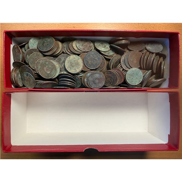 JAPAN: LOT of 915 coins