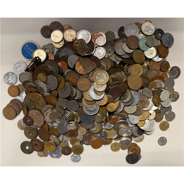 WORLDWIDE: LOT of 829 coins