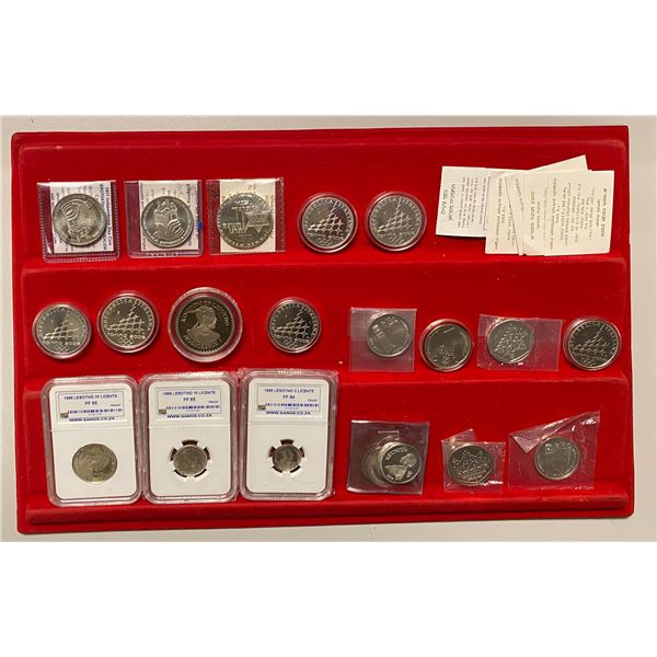WORLDWIDE: LOT of 23 coins and medals