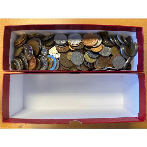 WORLDWIDE: LOT of 669 coins