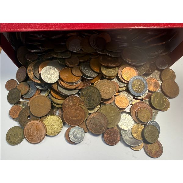 WORLDWIDE: LOT of 609 coins