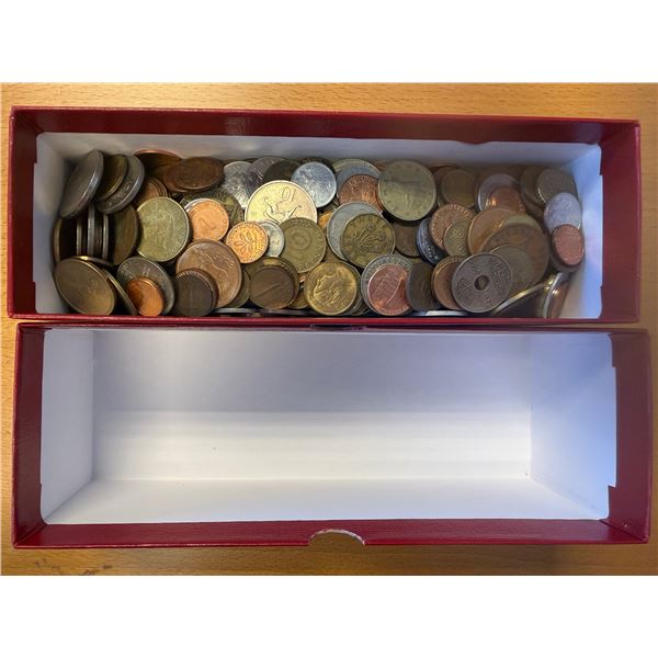 WORLDWIDE: LOT of 705 coins