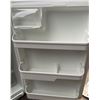 Image 6 : Kenmore Top-Freezer Refrigerator, White, 2-Door, 120V