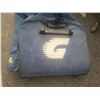 Image 10 : Grey Soft-Sided Rolling Travel Bag With Four Wheels and Zip Closure