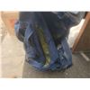 Image 11 : Grey Soft-Sided Rolling Travel Bag With Four Wheels and Zip Closure