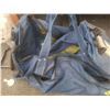 Image 9 : Grey Soft-Sided Rolling Travel Bag With Four Wheels and Zip Closure