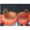 Image 4 : 7 Pumpkin-Shaped Baskets, Royal Doulton Dish, Towels, Gas Hose, Spoon