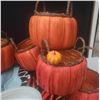 Image 5 : 7 Pumpkin-Shaped Baskets, Royal Doulton Dish, Towels, Gas Hose, Spoon