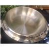 Image 6 : Home Decor Lot: Wreath, 12 Pyramid Crackers, Pillow, Chafing Dish, Aquatico, Lights