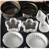 Image 2 : Bakeware, Glass Bowls, Flatware, Knife Set, Harman Table Runner