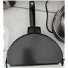 Image 5 : Kitchen Appliance Lot: Cuisinart Toaster, Crisper Tray, Bakeware, Etc