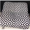 Image 10 : Lot Home Decor: Cushions, Vases, Figurines, Jewelry Stand