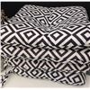 Image 9 : Lot Home Decor: Cushions, Vases, Figurines, Jewelry Stand