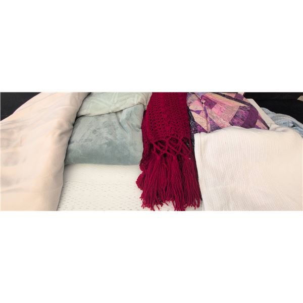 Blanket Lot: Electric Warming Blanket (No Cord), Crochet Throw, Quilt