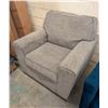Image 2 : ONSITE: ASHLEY CASCILLA  ACCENT CHAIR