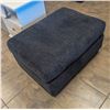 Image 2 : ONSITE: ASHLEY WIXON OTTOMAN