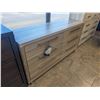 Image 2 : ONSITE: ASHLEY HASBRICK 6-DRAWER DRESSER W/ MIRROR
