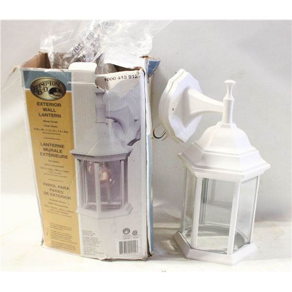 NEW WITH BOX EXTERIOR WALL LIGHT