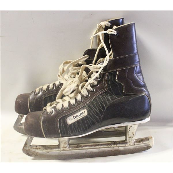 VINTAGE BAUER "OFFICIAL PRO" ICE SKATES- SIZE 11