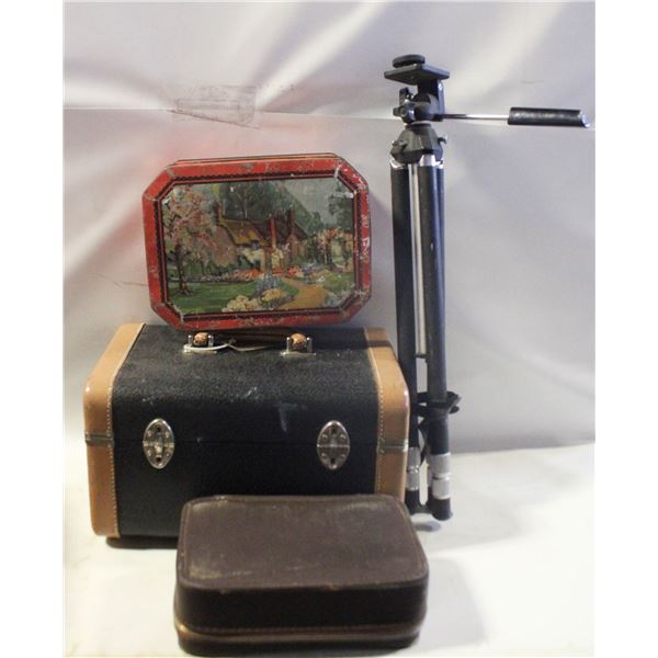 3 VINTAGE CASES SOLD WTH VINTAGE TOPMAN CAMERA TRI