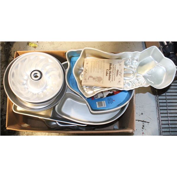 LARGE LOT OF VINTAGE ASSORTED CAKE PANS -