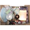 Image 1 : ESTATE COLLECTION OF VARIOUS DECOR ITEMS