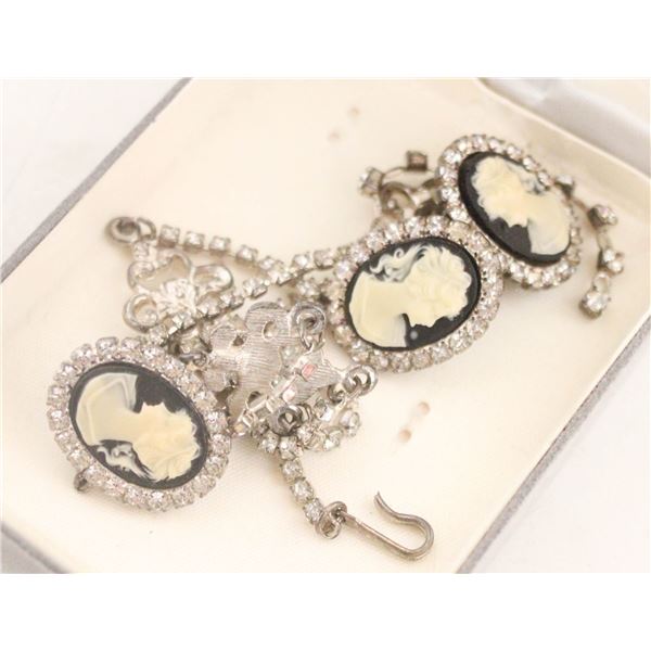 VINTAGE CAMEO NECKLACE/EARRING SET IN BOX