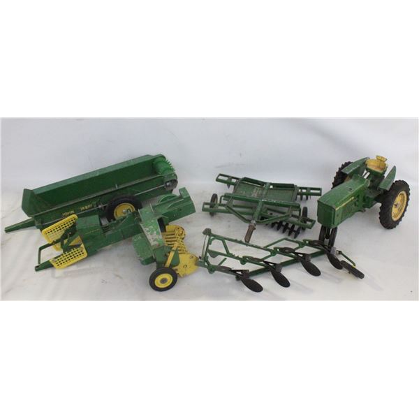 JOHN DEERE ERTL U.S.A. VINTAGE TRACTOR +