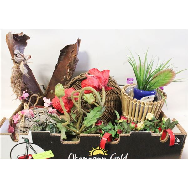 COLLECTION OF OUTDOOR DÉCOR