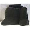 Image 1 : 4 MISC. BLACK CARPET FLOOR MATS