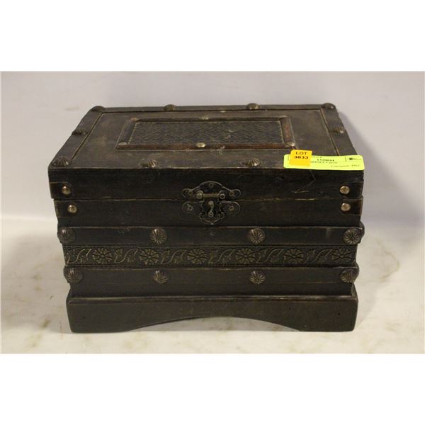 WOODEN TRINKET BOX