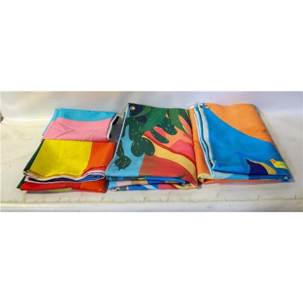 2 GOVEE TAPESTRIES PLUS PRIDE FLAGS
