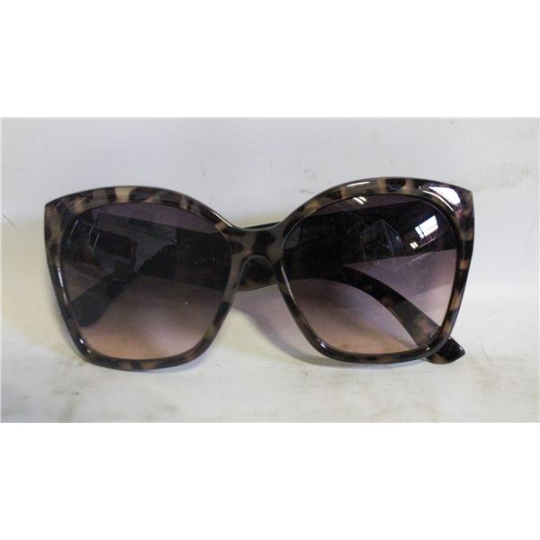 STEVE MADDEN SM883143 BROWN SUNGLASSES.