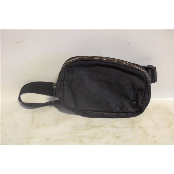 LULULEMON EVERYWHERE BELT BAG. CLASSIC BLACK