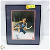 Image 1 : GRETZKY 7-UP PROMO PHOTO SIGNAT. P.FRAMED 11" X13"