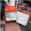 Image 2 : NOSTALGIA ELECTRICS MODEL CRF 170 COKE MINI-