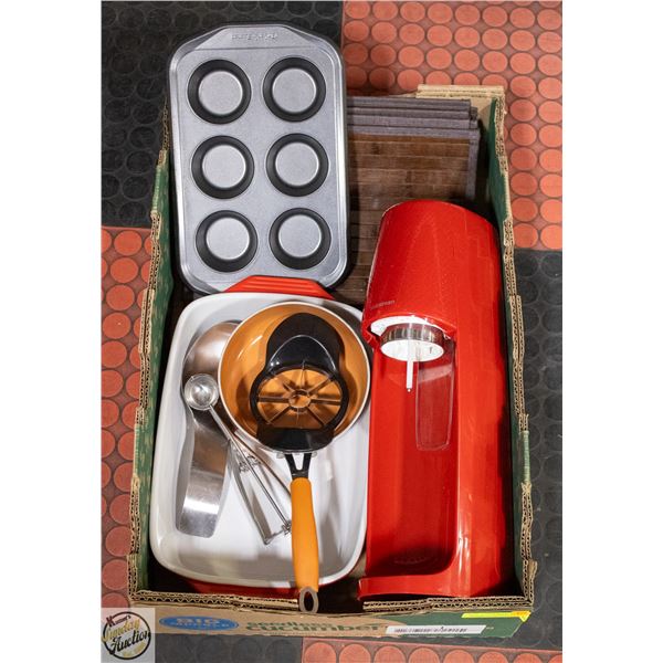 BOX WITH RED SODA STREAM, 6 WOODEN PLACE